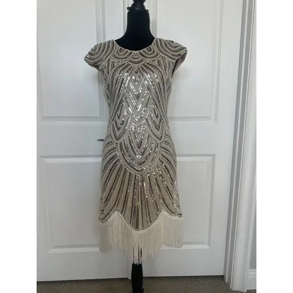 Vintage 20’s Silver and White Beaded and Sequins Flapper dress with Fringe - Picture 2 of 9